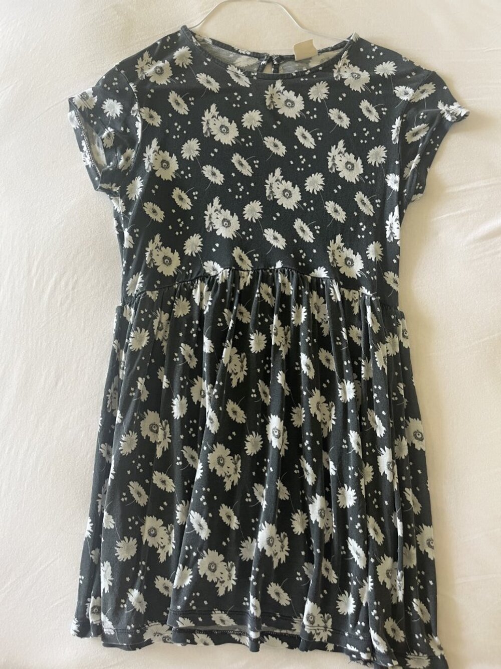 Zara 13/14 (also S/P) Black and White Daisies Dress